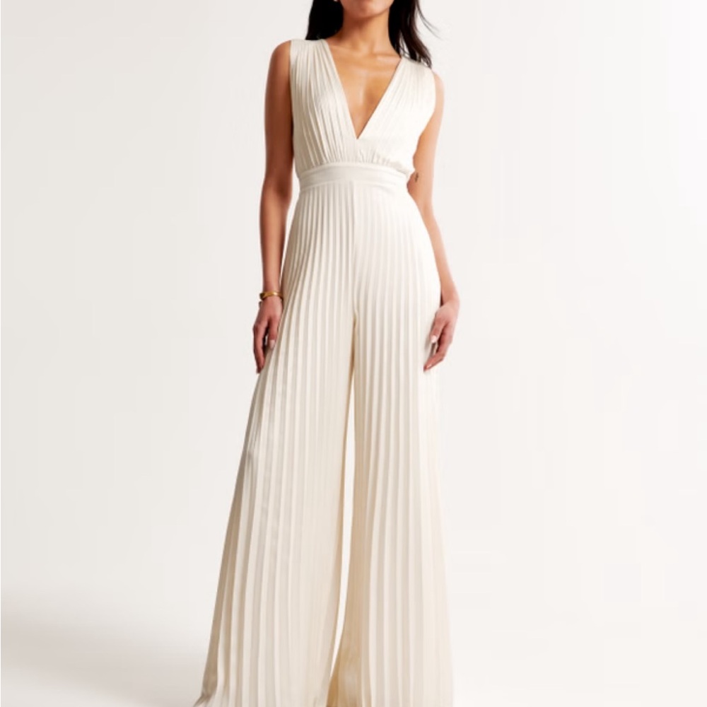 Elegant Cream Sleeveless Jumpsuit